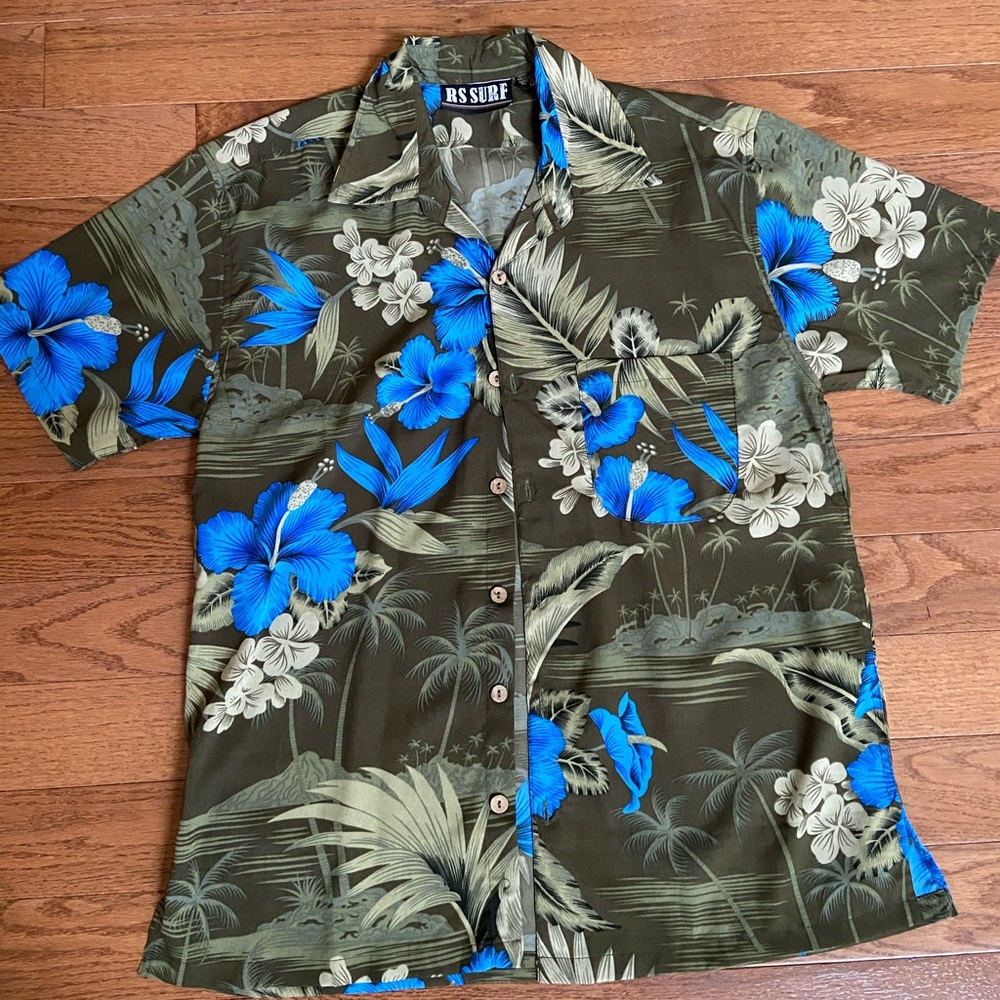 BUTTON DOWN HAWAIIAN SHIRT - FITS A MENS MEDIUM